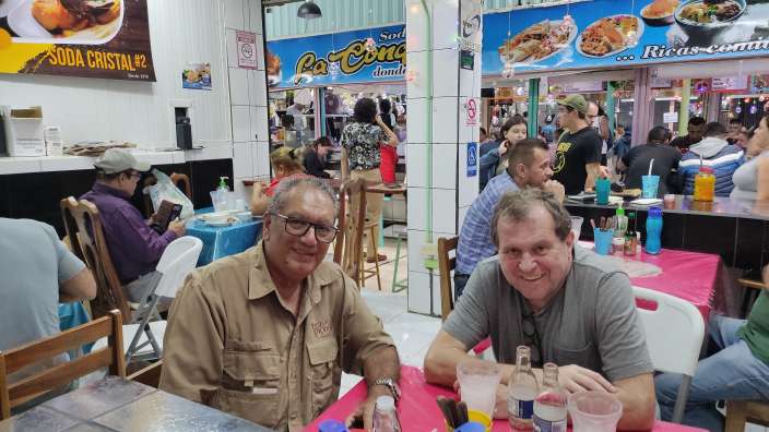  Markthalle von San Jose: mit unserem tollen Guide Orlando