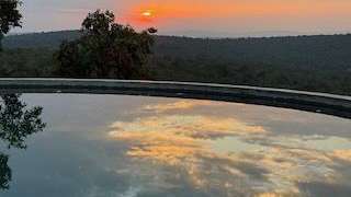 Abendstimmung am Pool der Mihingo Lodge