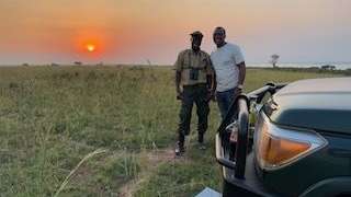 Sundowner überm Lake Albert mit David und Ranger