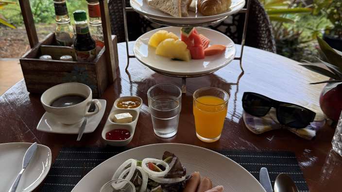 Frühstück im Hotelpark