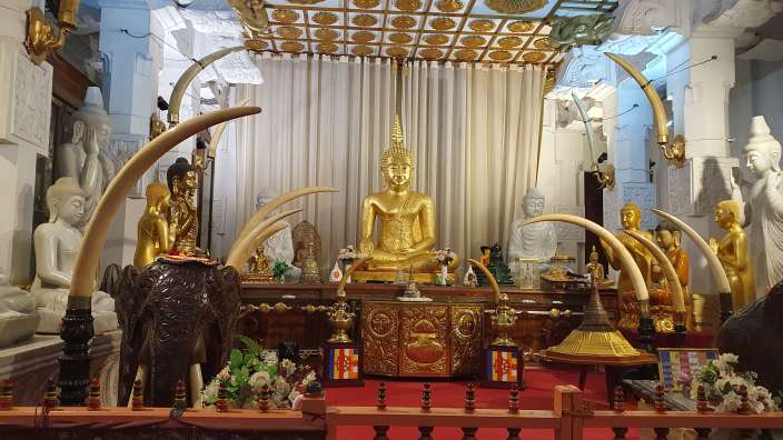 Im Sri Dalada Maligawa (Zahntempel Kandy)