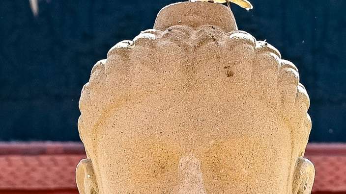 Der freundliche Buddha freut sich auf seinen Besuch