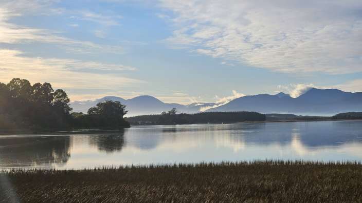 Blick vom The Apple Pickers' Cottage über den See