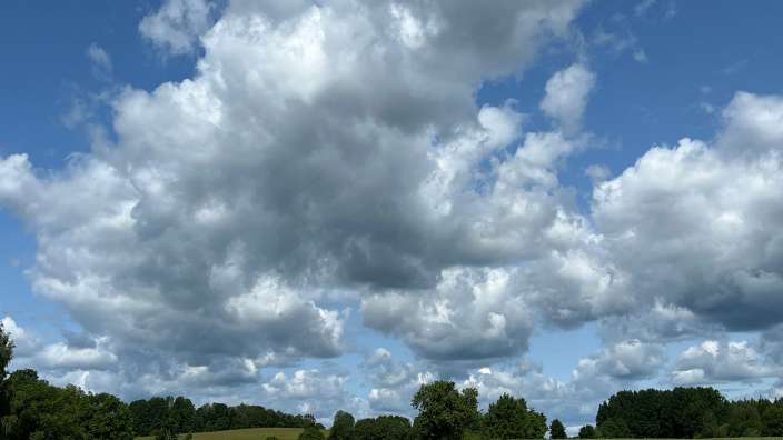 Weite Felder und Wälder