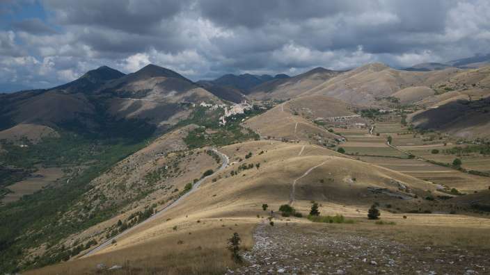 Tolle Wanderung zum Calascio mit Blick auf Sextantio Albergo