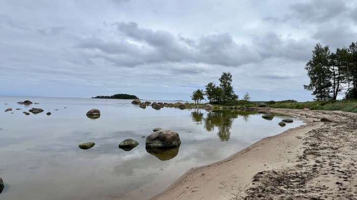 menschenleere, stille Ostsee im Lahemaa NP
