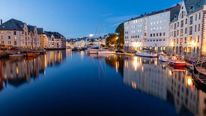 Alesund in der blauen Stunde