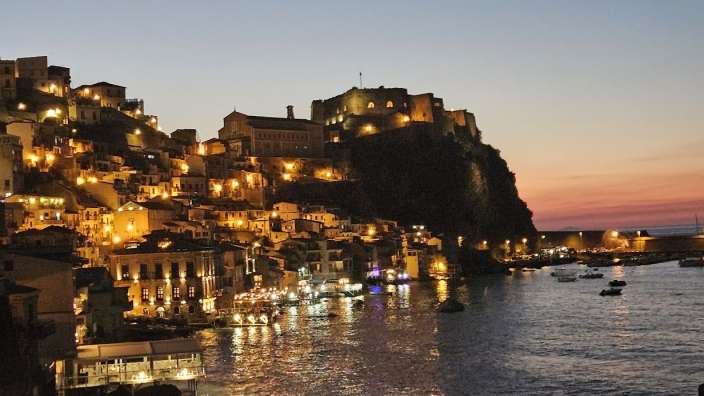 Blick in Scilla vom Balkon der Unterkunft