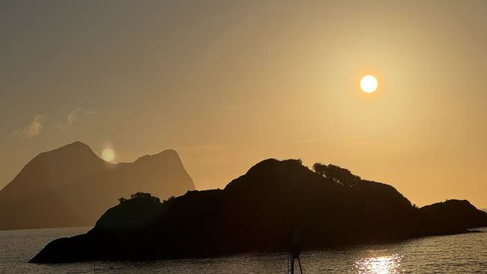 Goldenes Licht auf Senjas Scenic Route