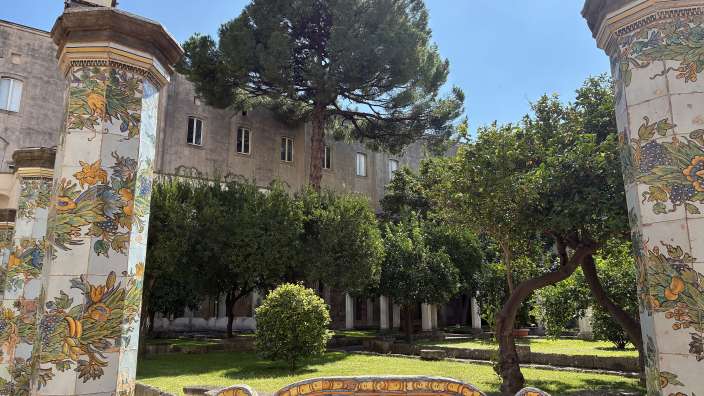 Neapel im Garten von Santa Chiara