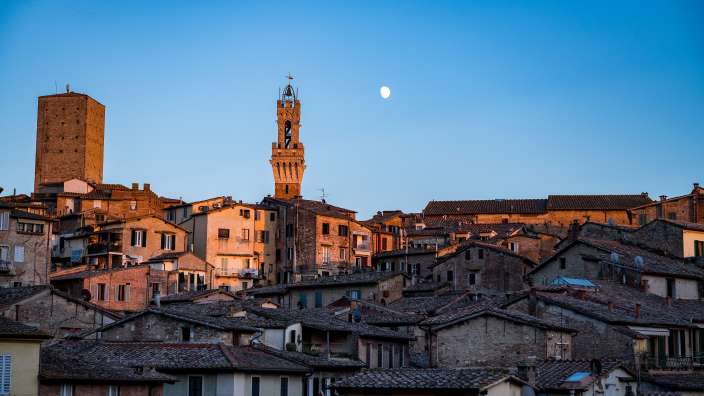 Mond über Siena