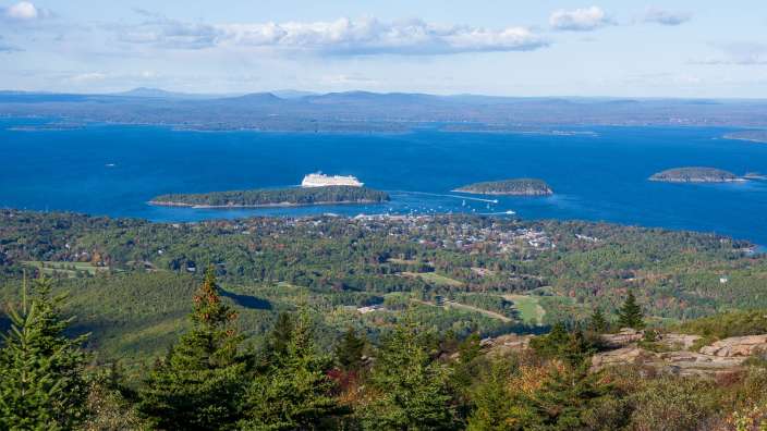 Blick auf Bar Harbor vom Cadillac Mountain