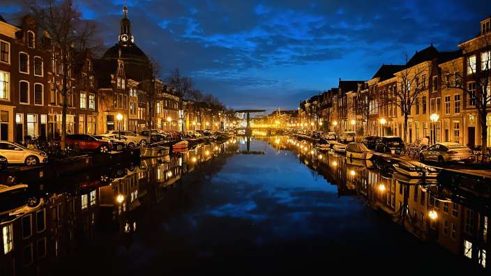 Leiden bei Nacht