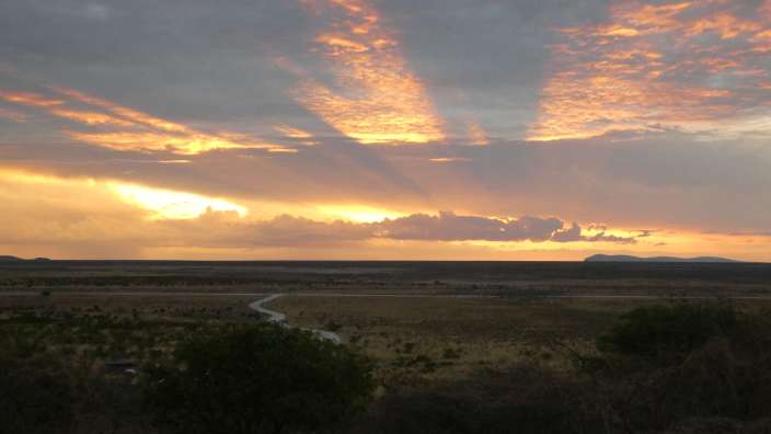 im Westen vom Etosha Park, Dolomite Camp.