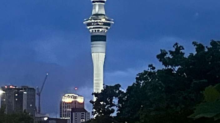 Auckland Skytower bei Nacht 
