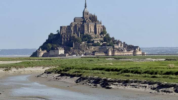Mont St. Michel - bei 34 Grad nur aus der Ferne bewundert