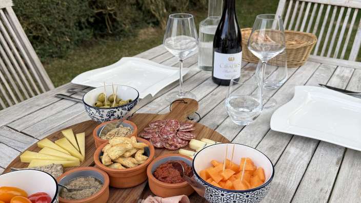 Abendessen beim Gastgeber Luc in Plomodiern