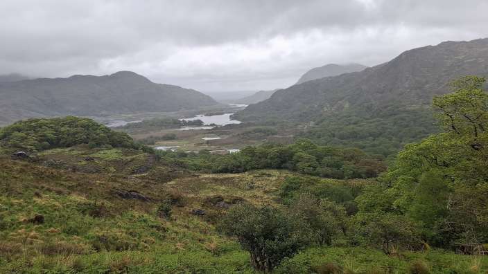 Der obere Killarney Lough, vom Ring of Kerry aus gesehen 