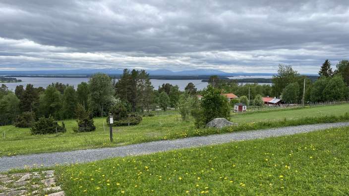 Nordischer Frühling auf der Insel Frösön bei Östersund