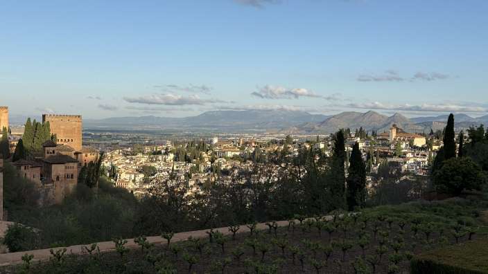 morgens um 08.30 Uhr auf der Alhambra
