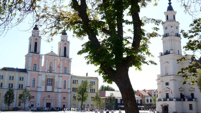 Marktplatz mit Rathaus in Kaunas