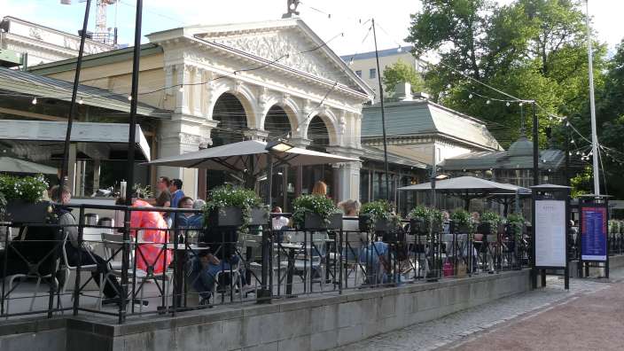 Cafe auf der Esplanade in Helsinki