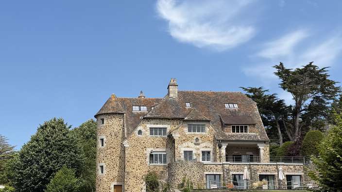 Manoir über der Bucht von Véchen