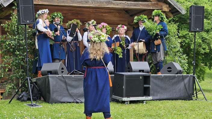 Chesis, Midsommar Volksfest