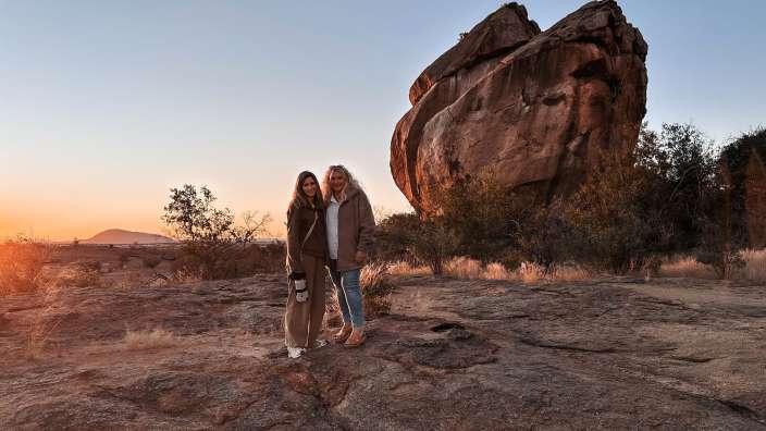 Abendstimmung zwischen riesigen Felskugeln im Erongo Gebirge